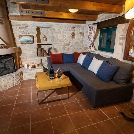 Aristidis'S Plouti Moires Guest House Ngoại thất bức ảnh